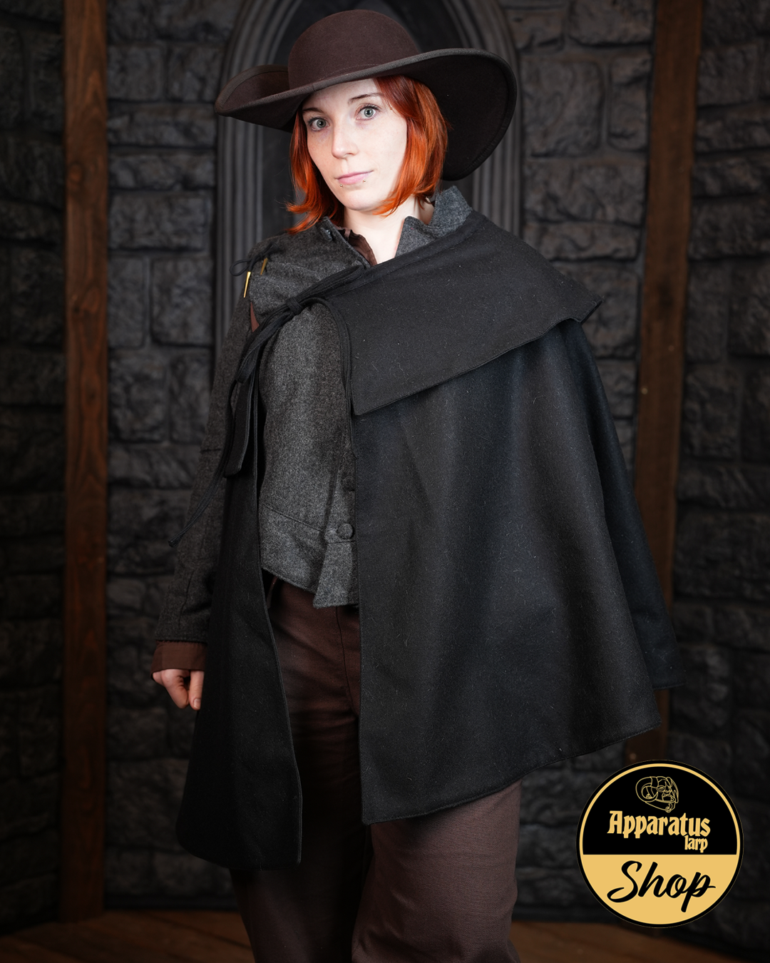 Diego fencing cape wool black