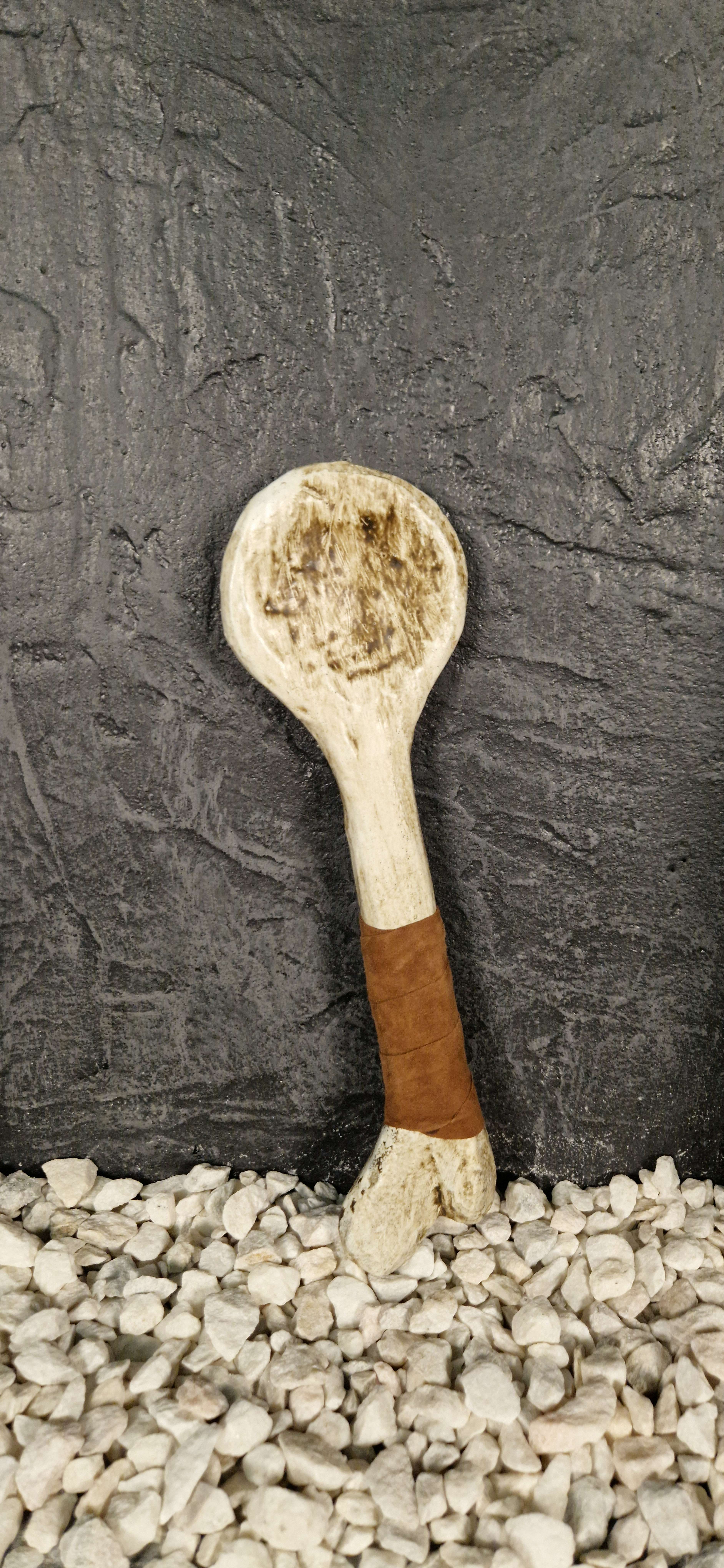 Bone spoon, light brown
