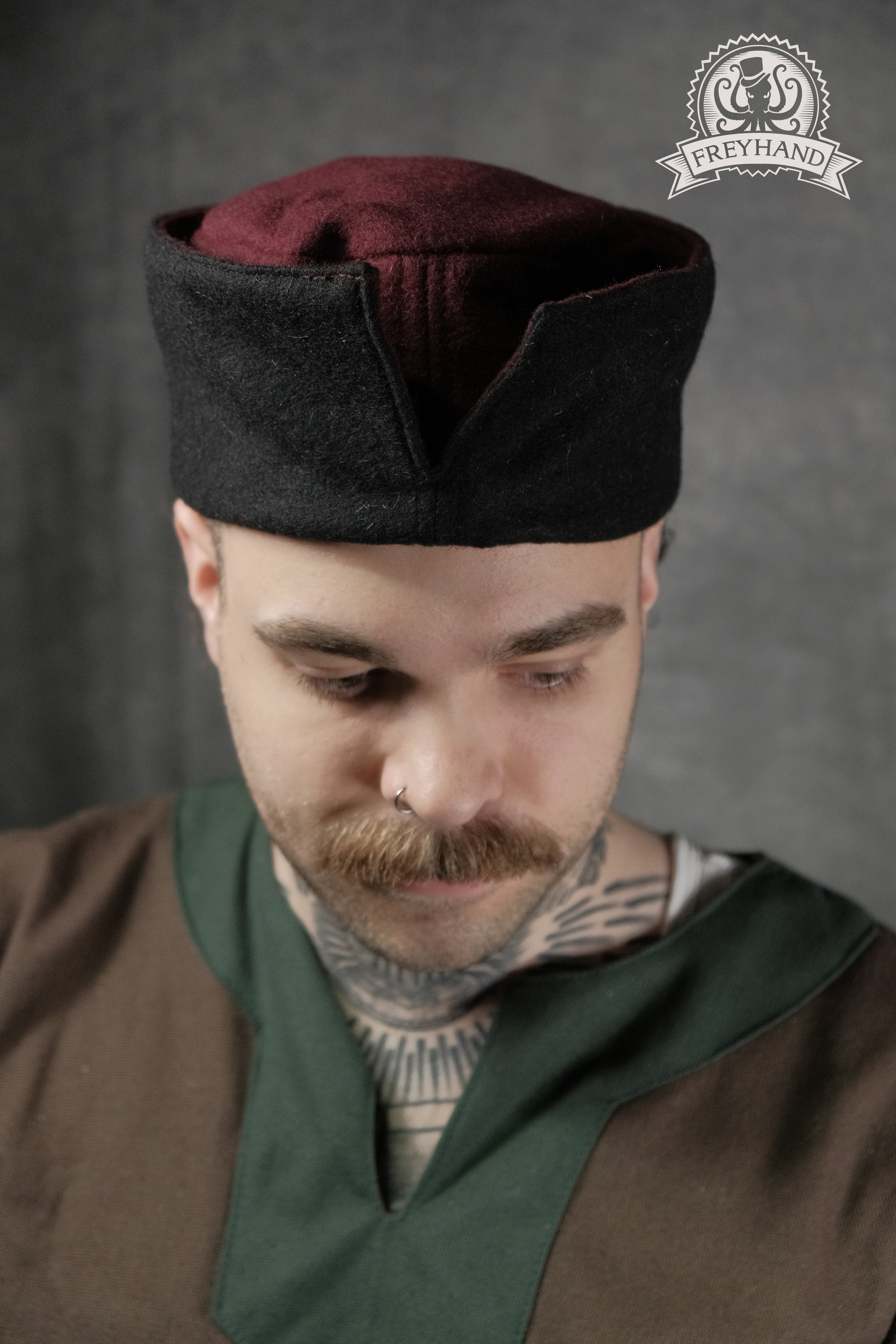 Leon Pillbox hat with cuff wool burgundy - black