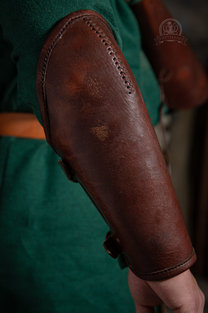 Leather bracers Bartrem brown