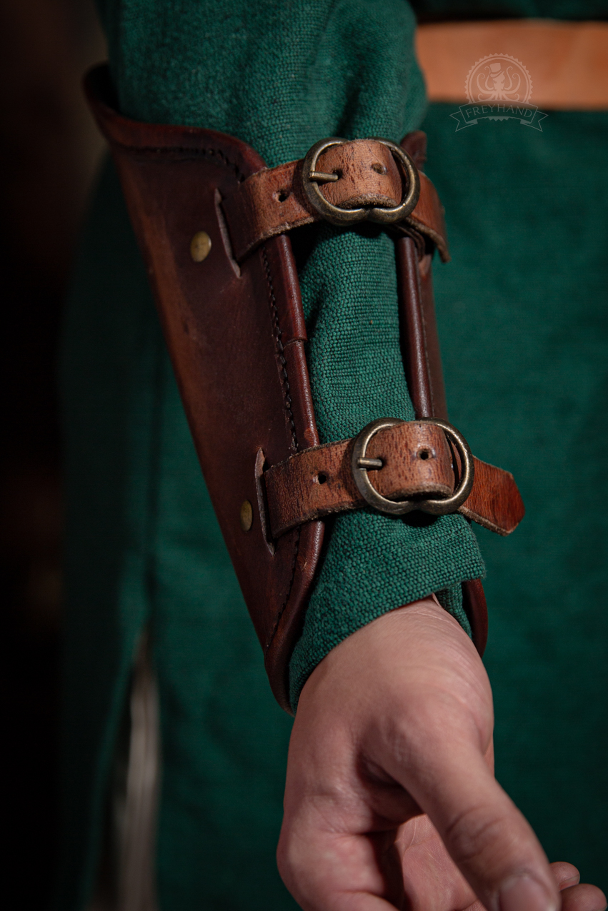 Leather bracers Bartrem brown