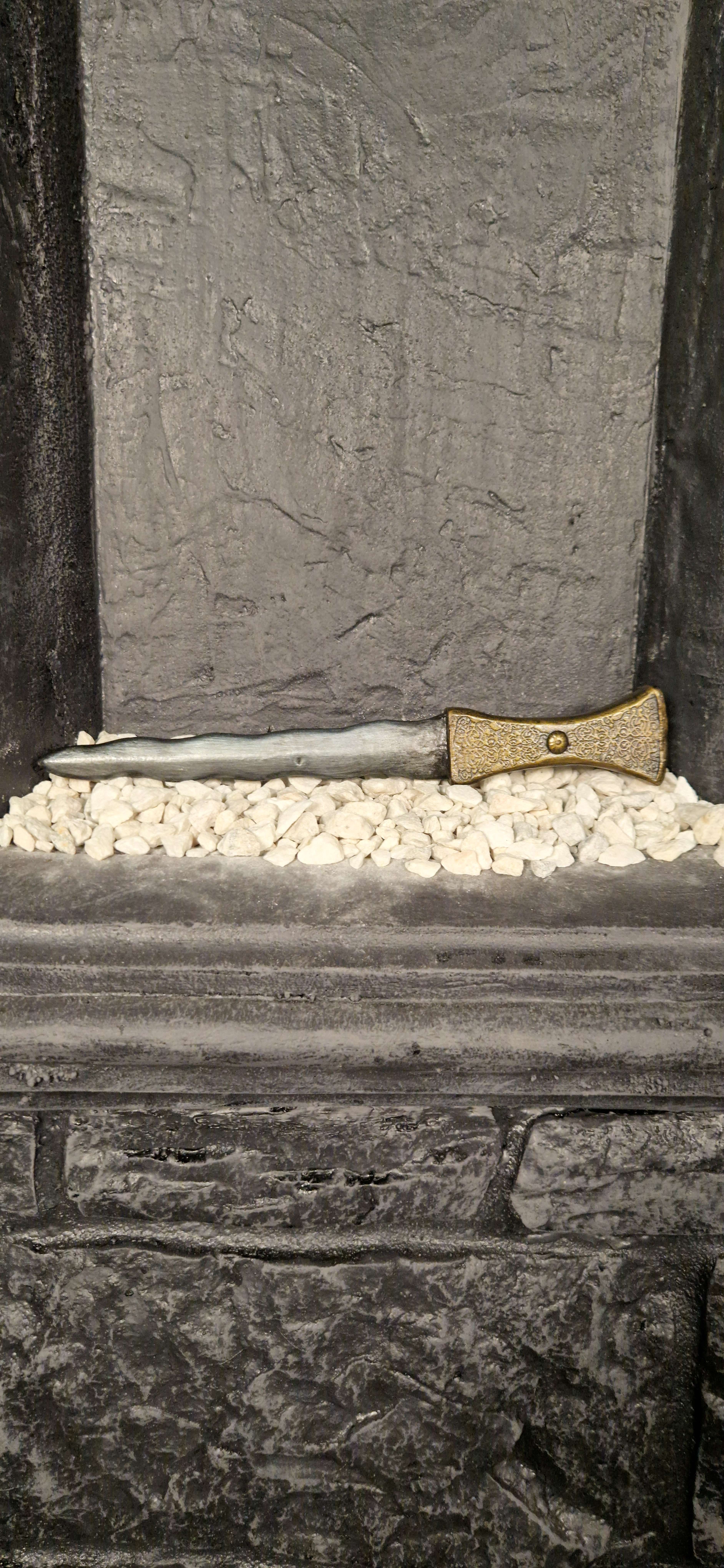 Ornate Flame Dagger Gold