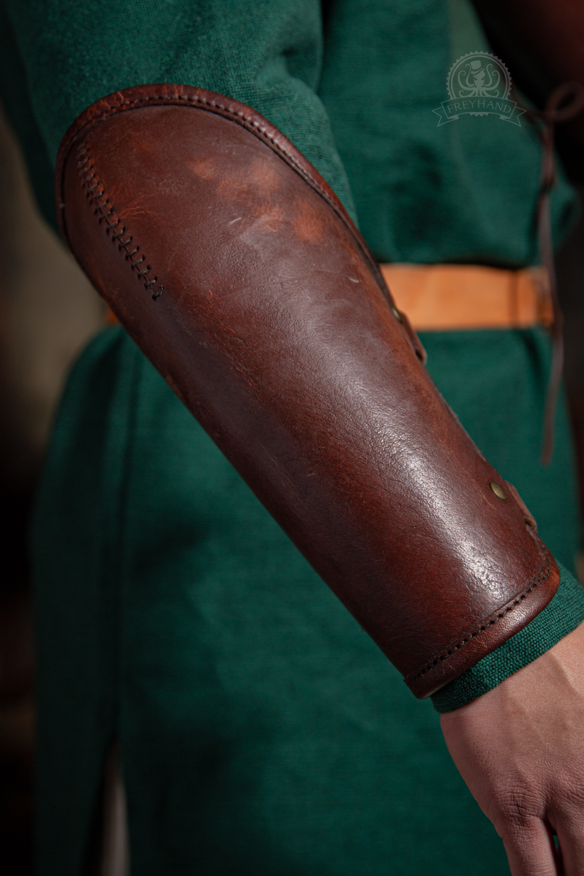 Leather bracers Bartrem brown