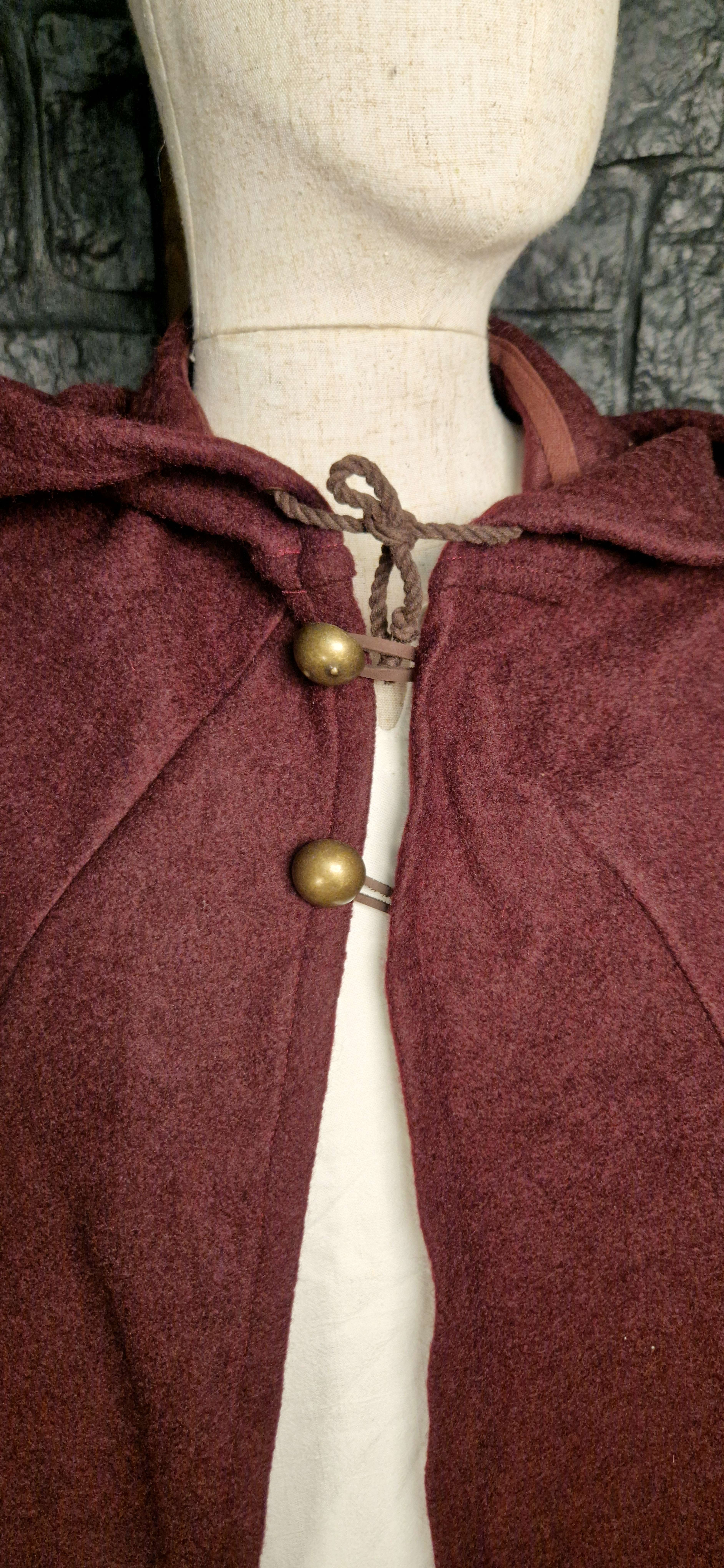 Kashi Hooded Cloak Bordeaux