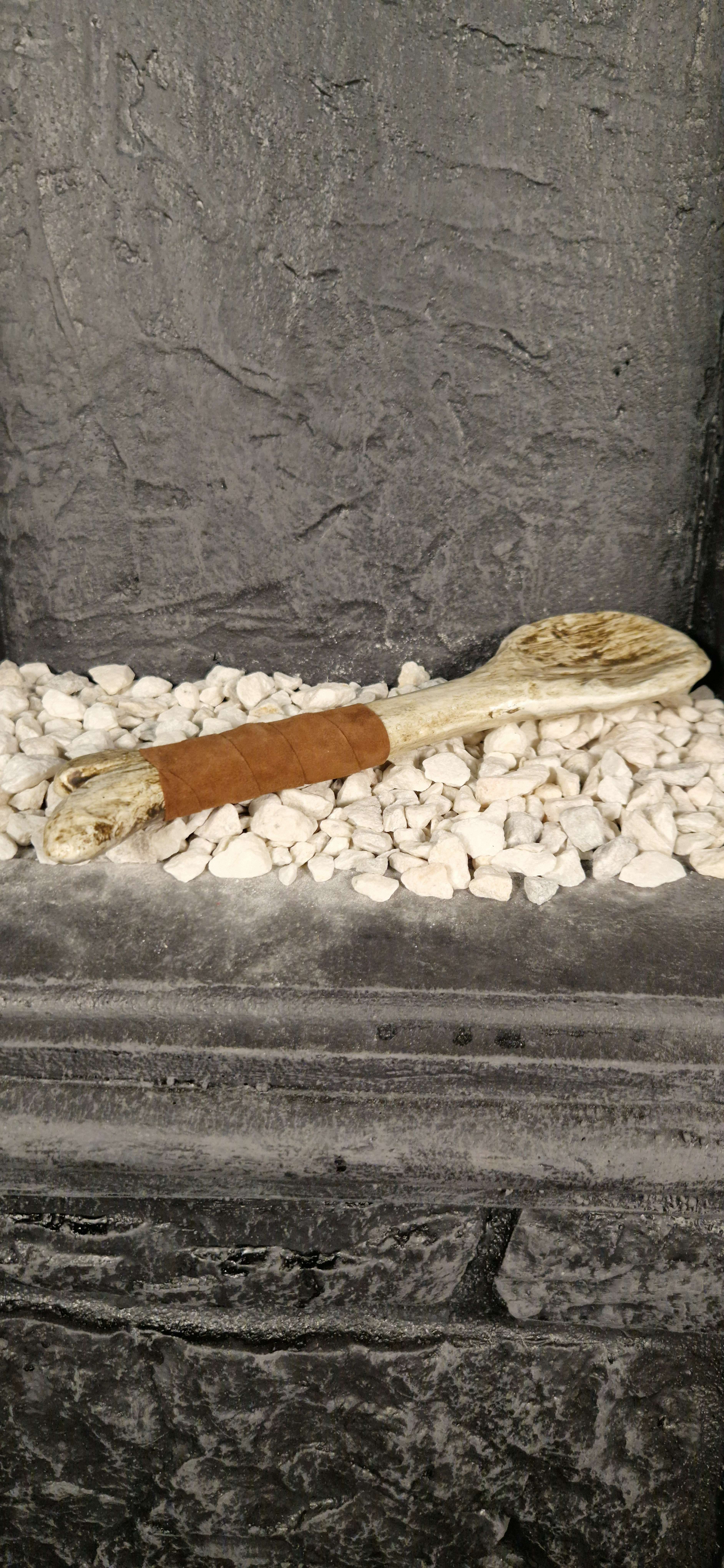 Bone spoon, light brown