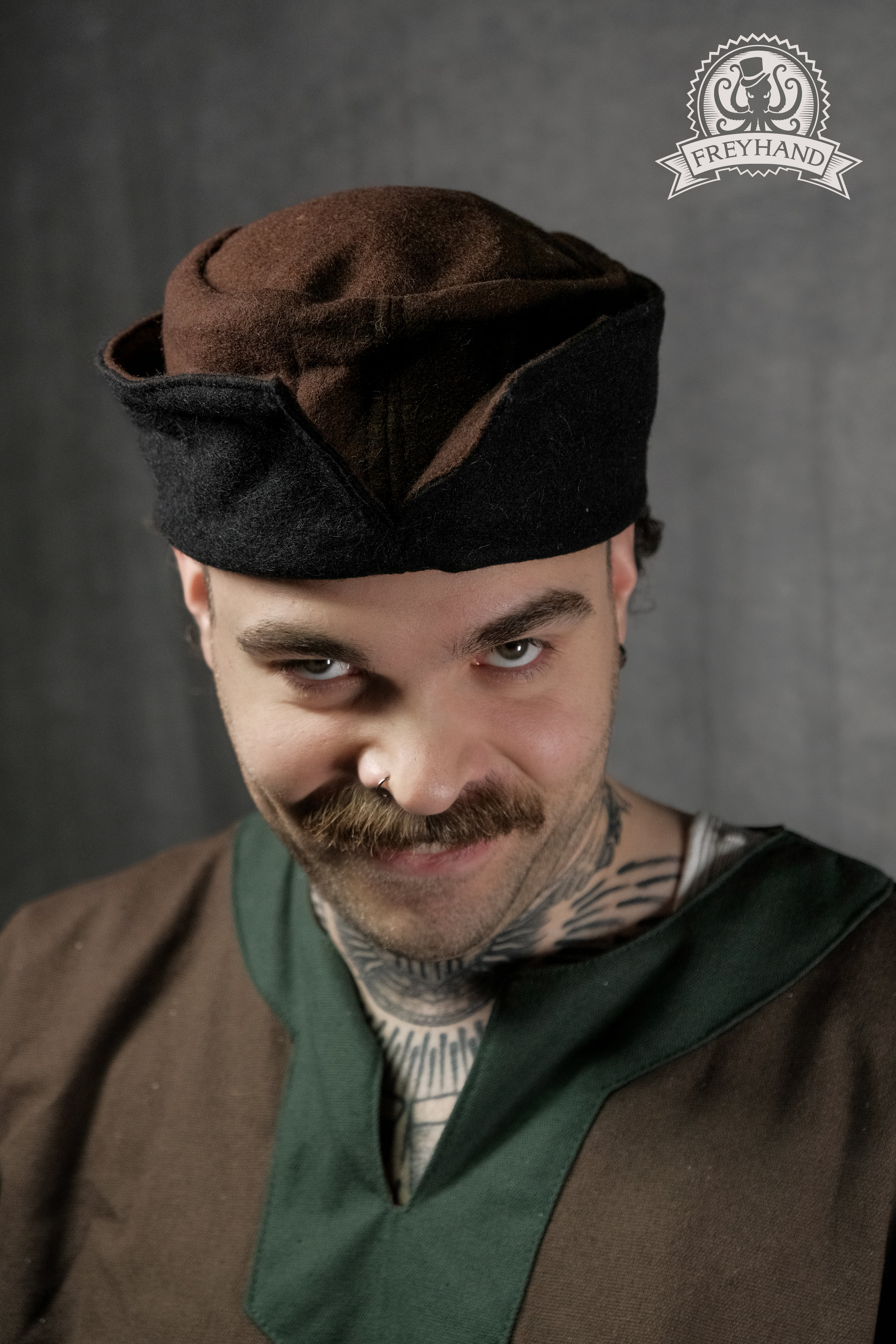 Leon Pillbox hat with cuff wool brown - black