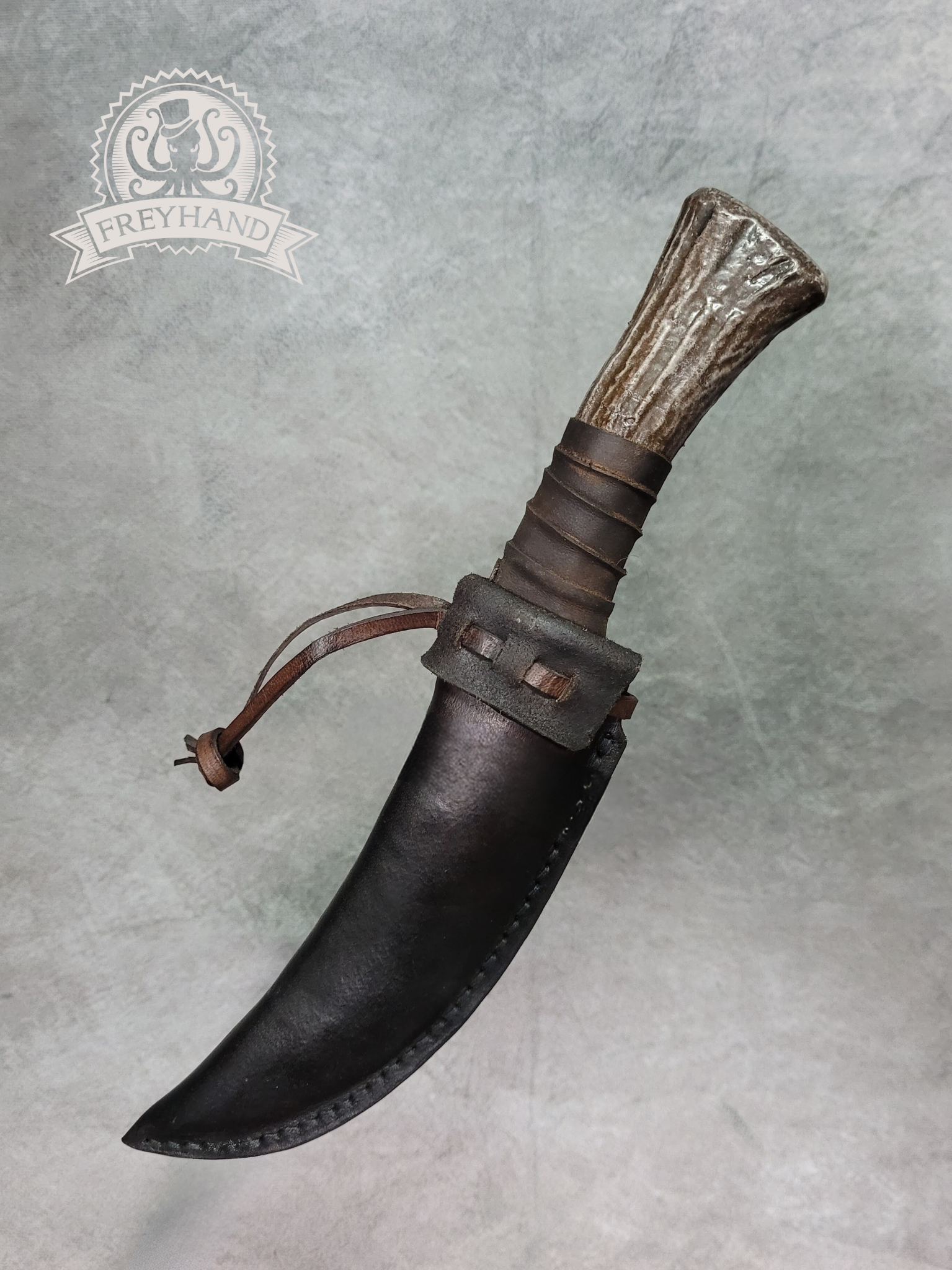 Kanath Larp Messer mit Horngriff gebogen