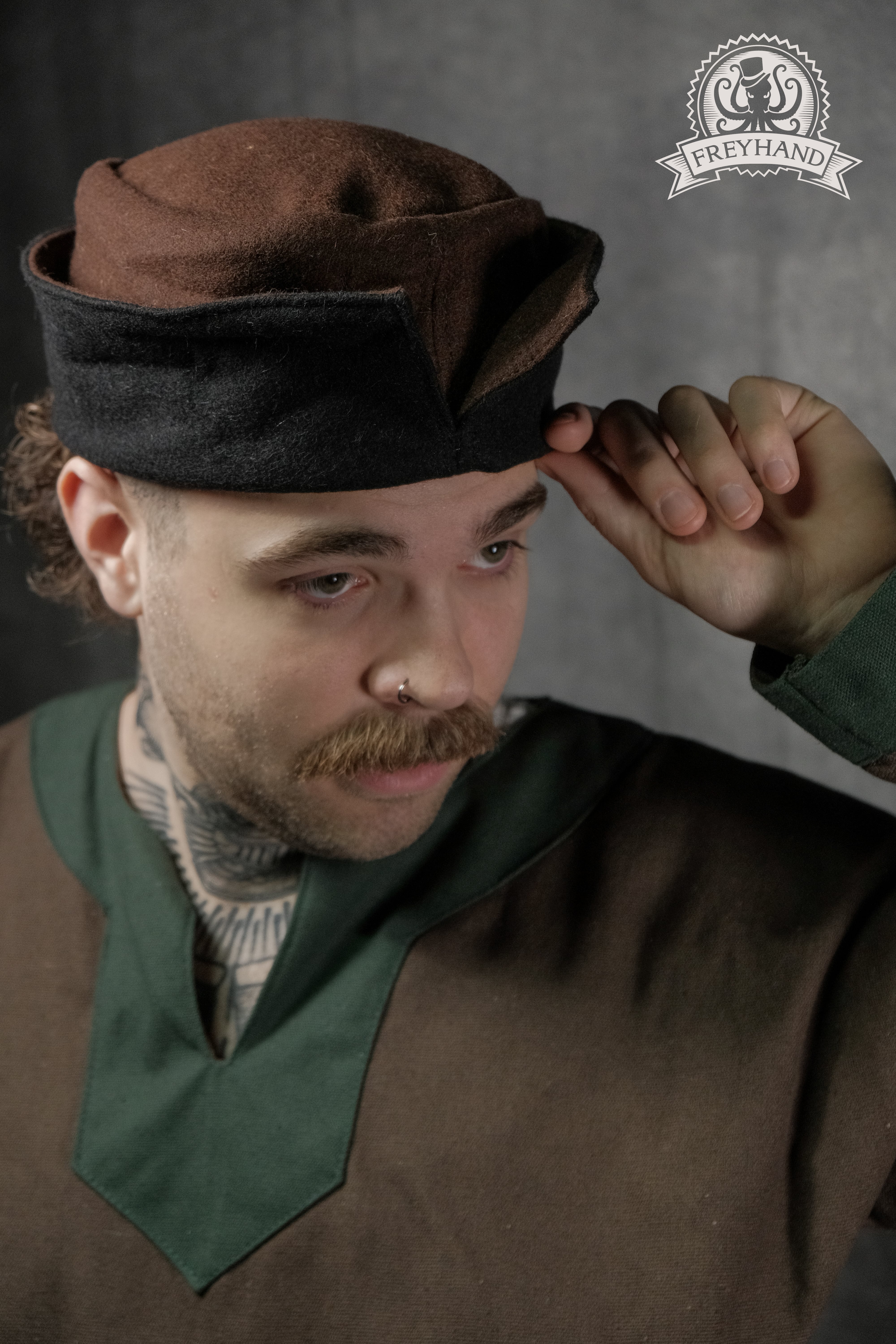 Leon Pillbox hat with cuff wool brown - black