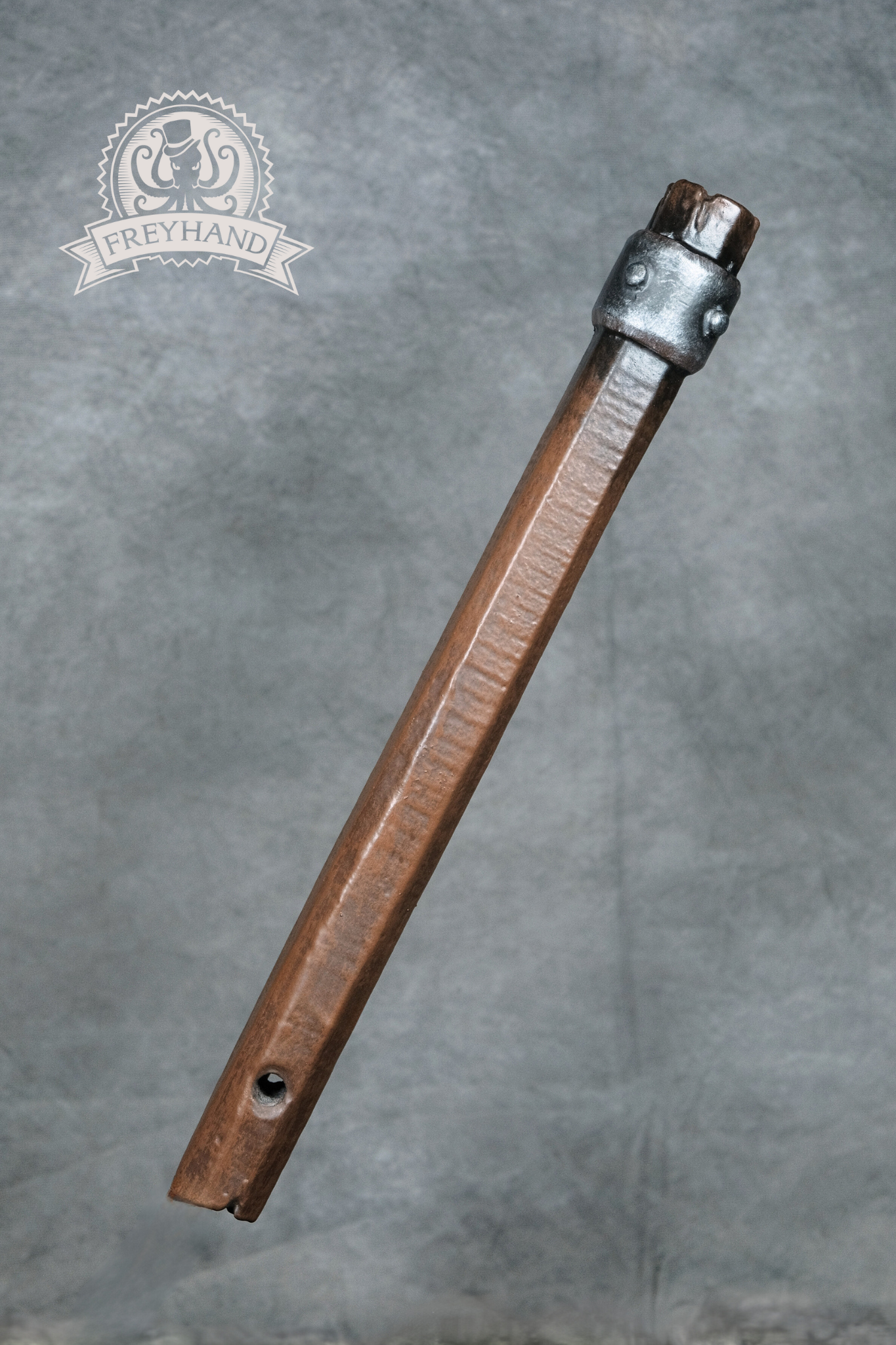 Larp Knüppel Holz mit Beschlag Baldric