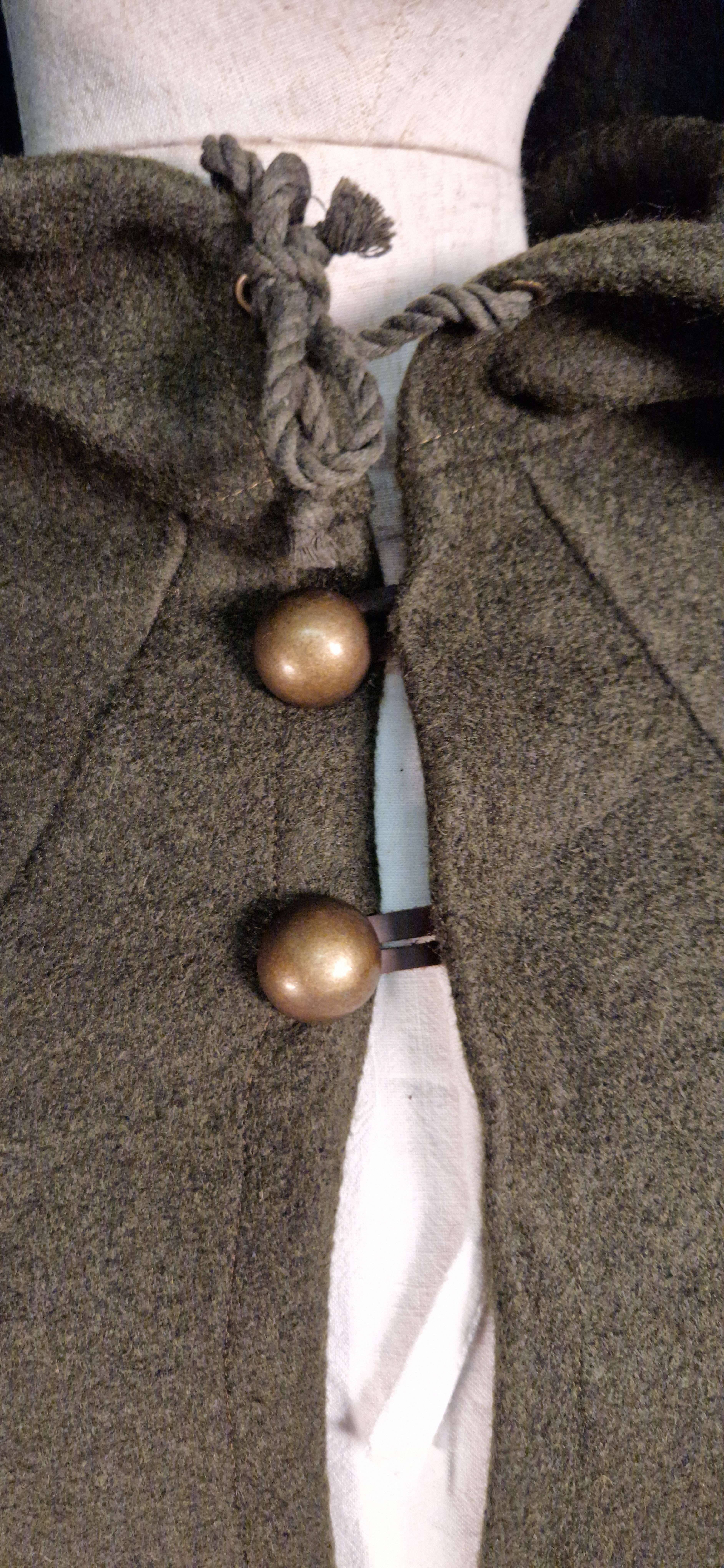 Hooded cape Kashi forest green