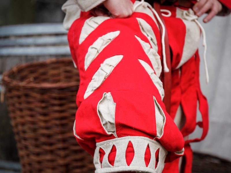 Landsknecht Hosenbein Schnitte Imperialis Rot/Natur